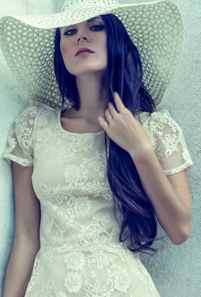 Sensual vintage girl at a wall — Stock Photo, Image