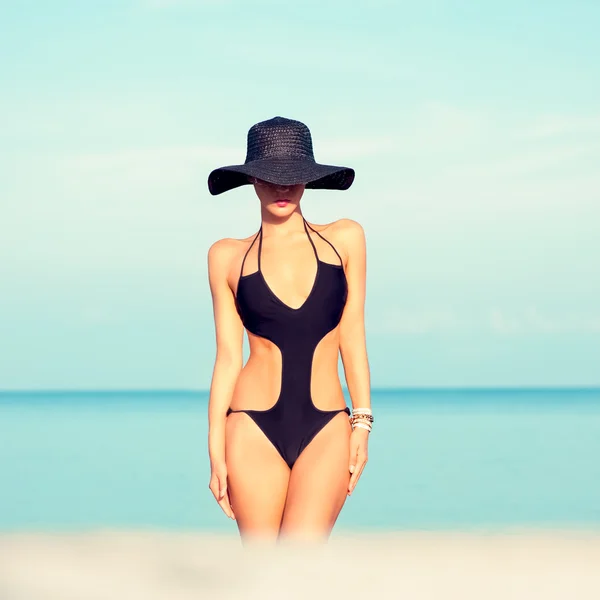 Şehvetli moda kız tatilde — Stok fotoğraf