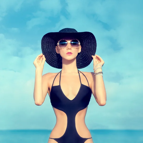 Ragazza sensuale sulla spiaggia — Foto Stock