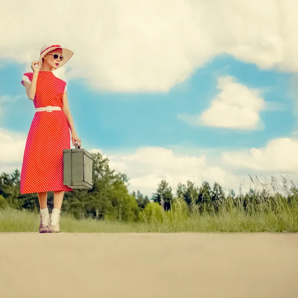 Portrait of a girl traveling retro style — Stock Photo, Image