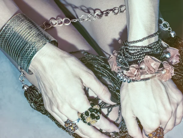 Hands in stylish jewelr — Stock Photo, Image