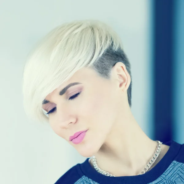 Sensual portrait of a girl on a stylish haircut — Stock Photo, Image