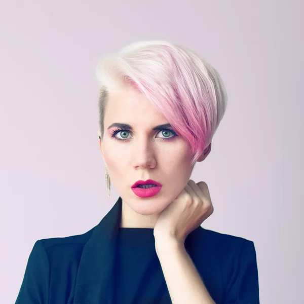 Sensual portrait of a girl with a stylish haircut — Stock Photo, Image