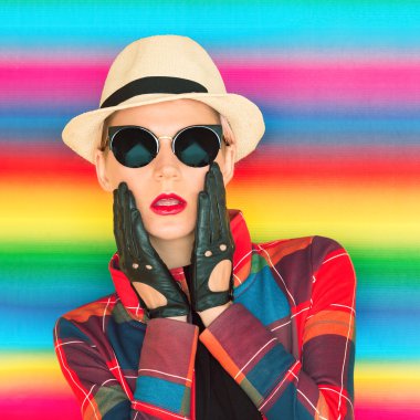 şık bir yeniyetme kızın portresi