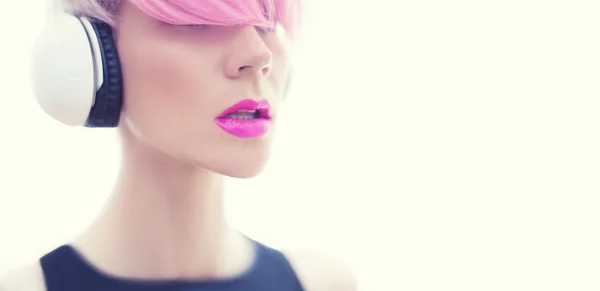 Girl portrait listening to music — Stock Photo, Image