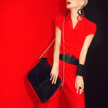 Çekici bir kızın portresi.