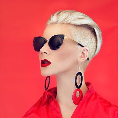 Moda Bayan siyah kırmızı style