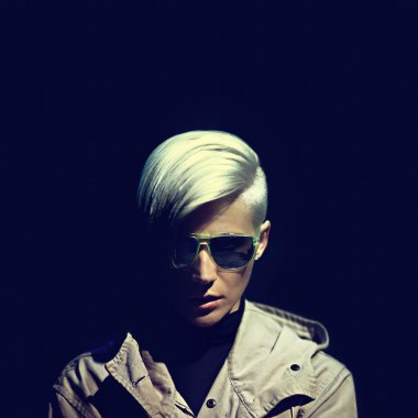 siyah zemin şehvetli kız