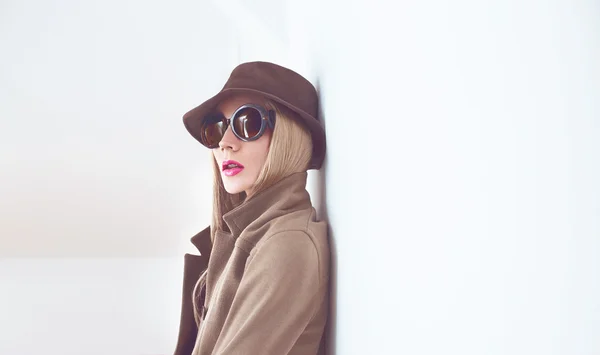 Stylish lady in fashionable hat — Stock Photo, Image