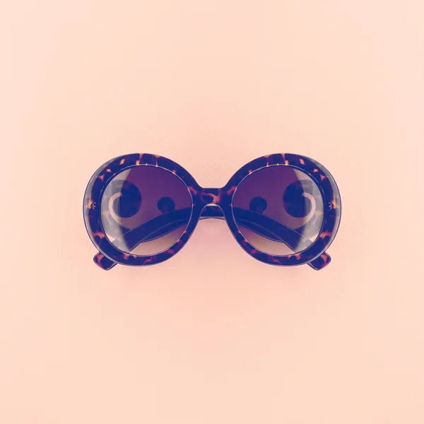 Винтажные элегантные круглые очки — стоковое фото