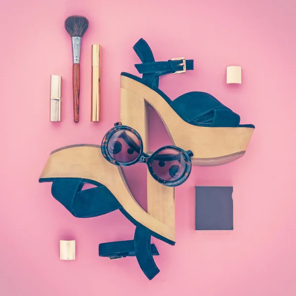 Composition of female accessories and shoes on a pink background — Stock Photo, Image
