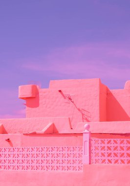 Minimalist mimari stil alanı. Renkli kombinasyon. Pembe ve mor. Geometri ve detaylar