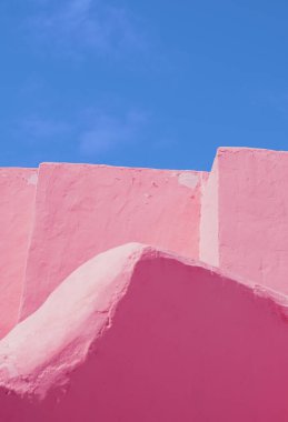 Minimalist mimari stil alanı. Renkli kombinasyon. Pembe ve mavi. Geometri ve detaylar estetik