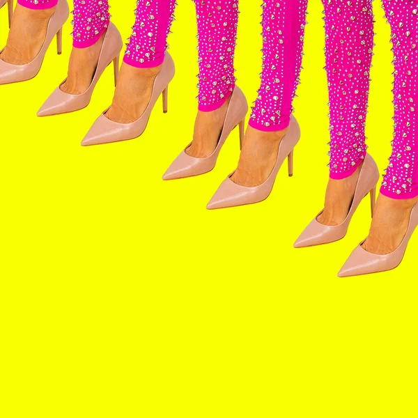 Kortárs Digitális Kollázs Művészet Lady Elegáns Lábak Izometria Szóközben Női Stock Kép