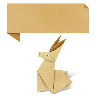 geri dönüşüm kağıttan yapılmış origami tavşan