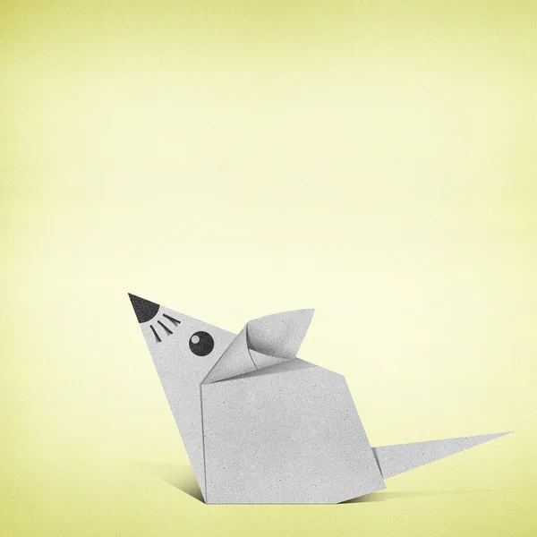 Rato de Origami feito de papel de reciclagem — Fotografia de Stock