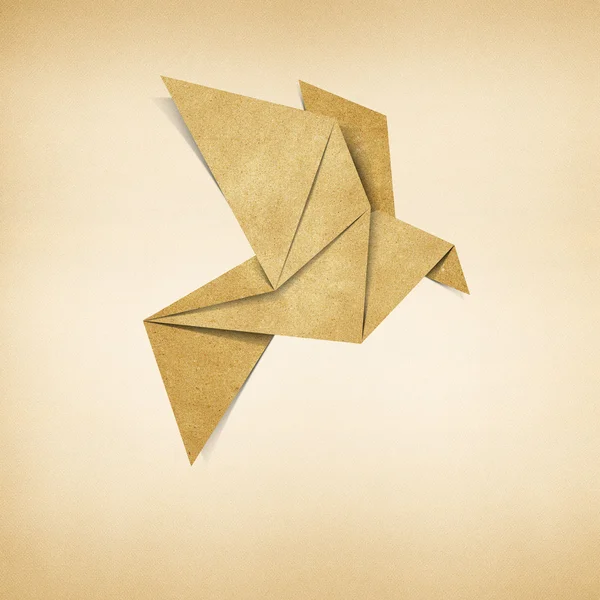 Ptak origami, z papieru pochodzącego z recyklingu — Zdjęcie stockowe