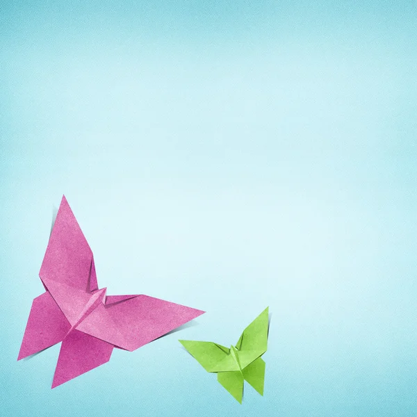 Geri dönüşüm kağıttan yapılmış origami kelebek — Stok fotoğraf