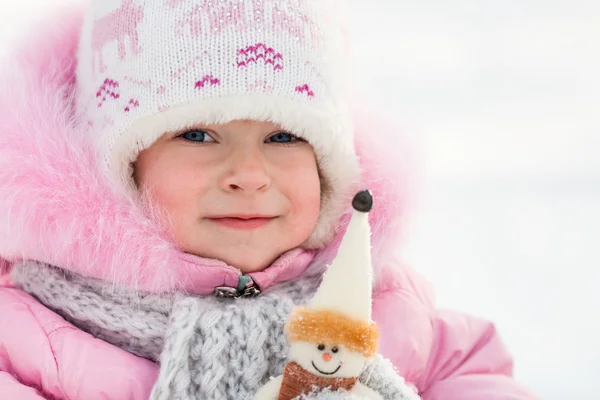 Criança com boneco de neve — Fotografia de Stock