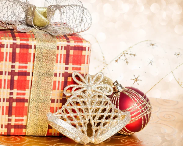 Cadeau et décorations de Noël — Photo