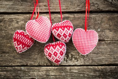 ahşap zemin üzerinde Hearts