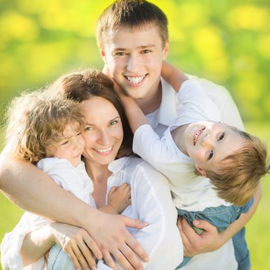 Baharda mutlu bir aile