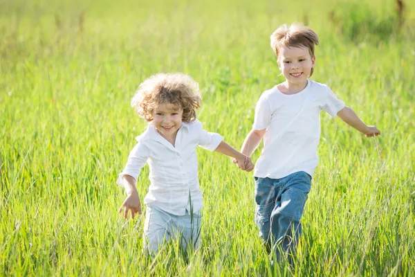 Enfants jouant — Photo