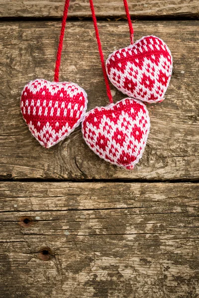 Corazones sobre fondo de madera —  Fotos de Stock