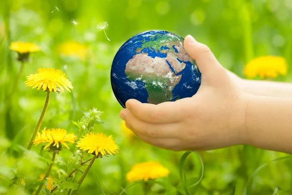 Earth in childrens hands — Stock Photo, Image