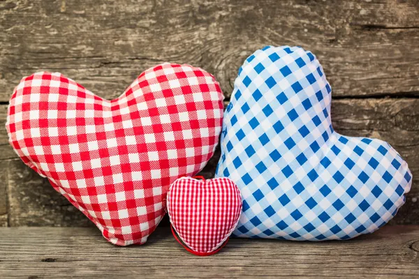 Corazones sobre fondo de madera —  Fotos de Stock