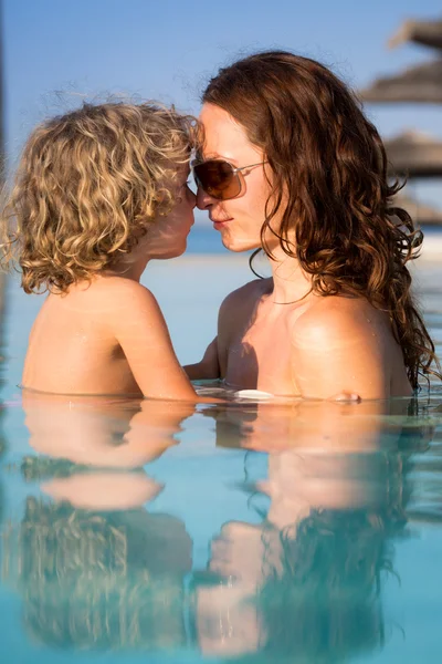 Child in swimming pool — Stock Photo, Image