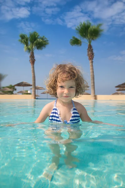 Child in swimming pool — Stock Photo, Image