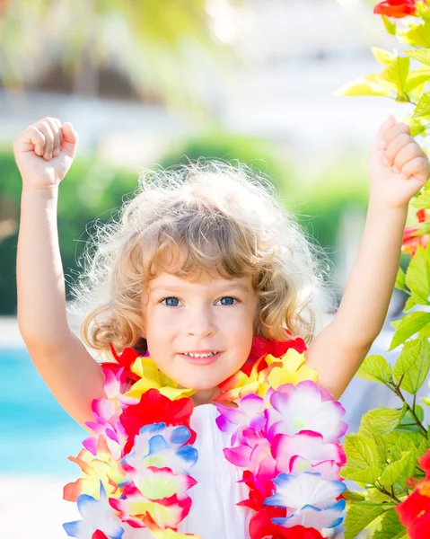 Niño feliz en la playa — Foto de Stock