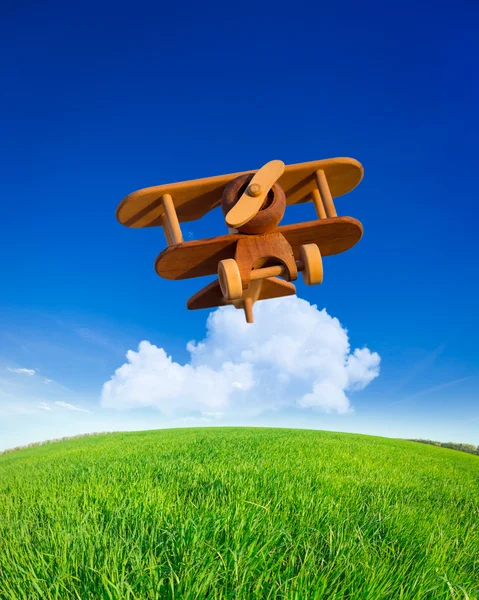 Houten speelgoed vliegtuig — Stockfoto