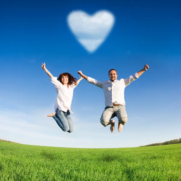 Happy couple jumping — Stock Photo, Image