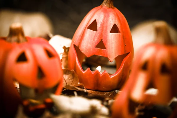 Scary halloween calabazas jack-o-lantern vela encendida — Foto de Stock