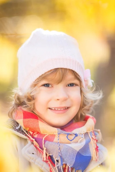 Child in autumn park — Stock Photo, Image