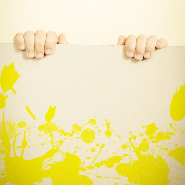 Child looking from behind the paper blank — Stock Photo, Image