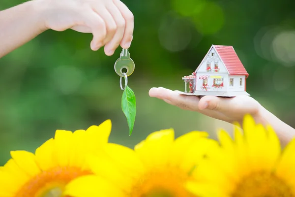 Ecology house and key in hands — Stock Photo, Image