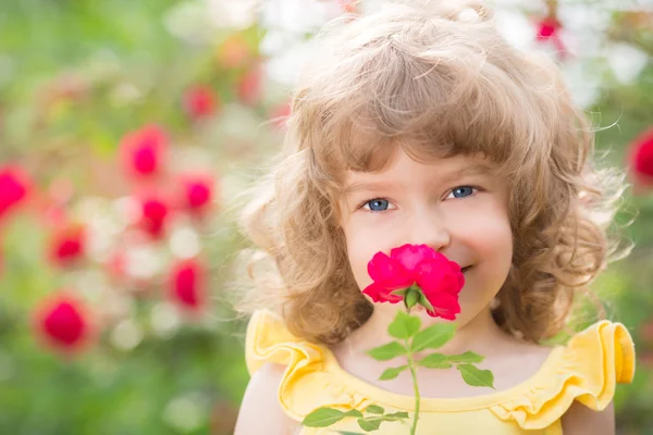 Niño en primavera — Foto de Stock