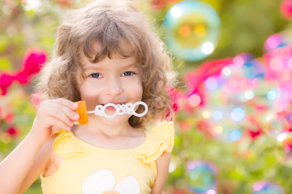 Niño en primavera — Foto de Stock