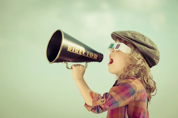 Criança gritando através de megafone — Fotografia de Stock