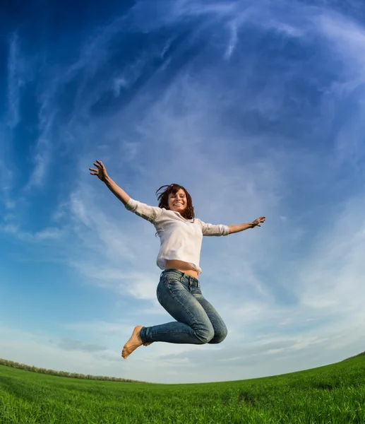 Ευτυχισμένη γυναίκα που πηδάει — Φωτογραφία Αρχείου