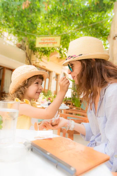 Hipster woman and girl in summer cafe — Stock Photo, Image