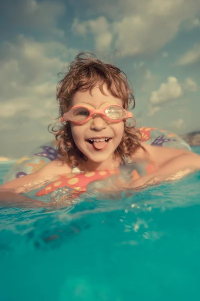 Child in swimming pool — Stock Photo, Image