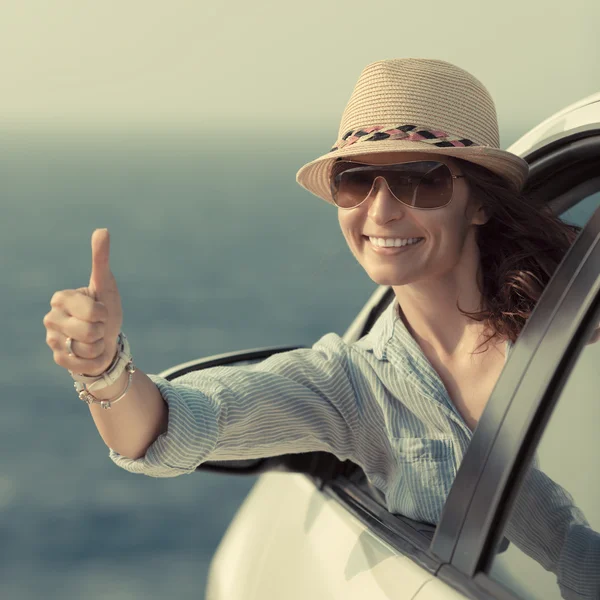 Vrouw stuurprogramma in de auto — Stockfoto