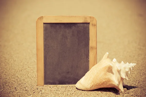 Pusta tablica na plaży — Zdjęcie stockowe