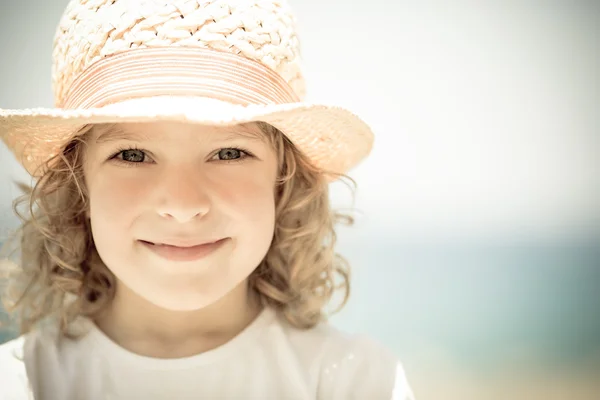 Niño en verano —  Fotos de Stock