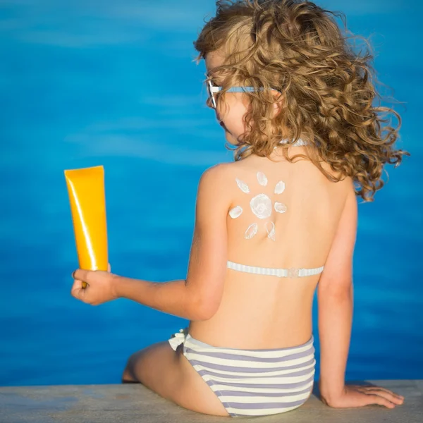 Sunscreen lotion drawing sun — Stock Photo, Image