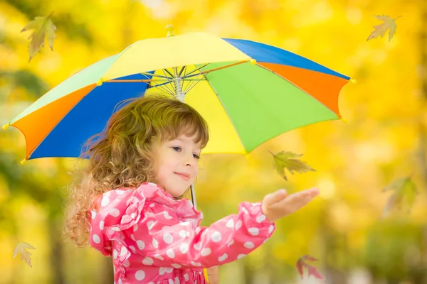 Enfant en automne — Photo